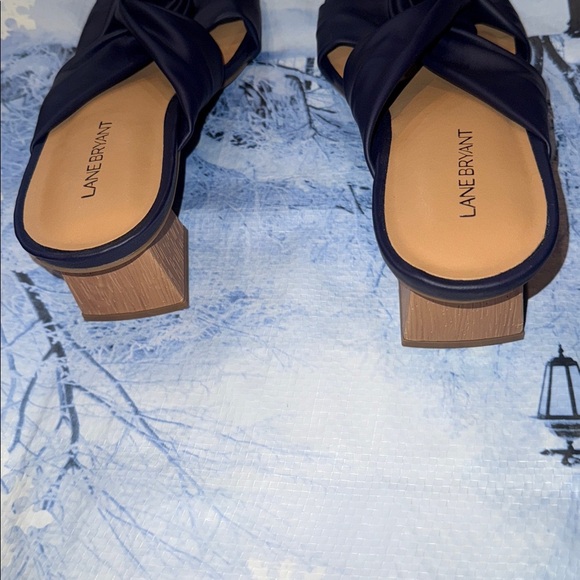 NWT!! Size 9W Lane Bryant Navy Satin Mules - Picture 9 of 13